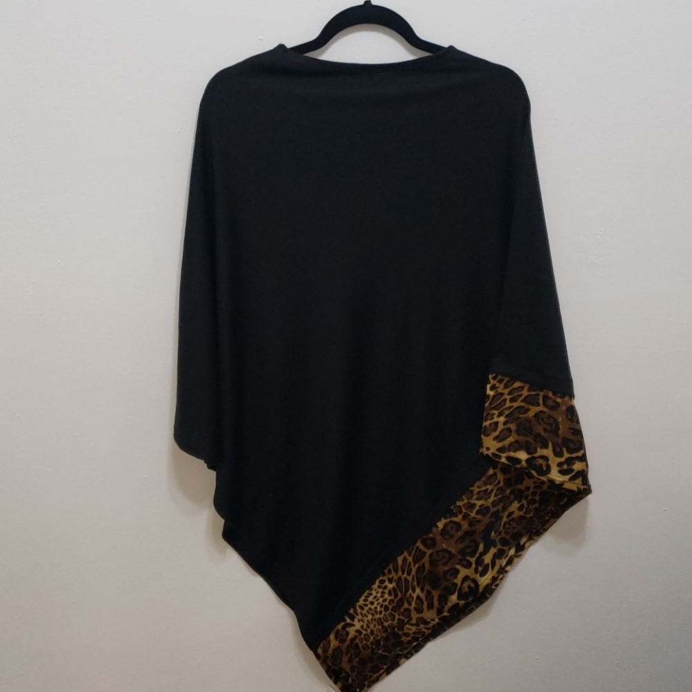 Poncho Leopard Detail